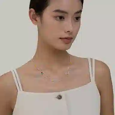 925