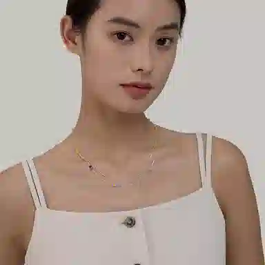 925