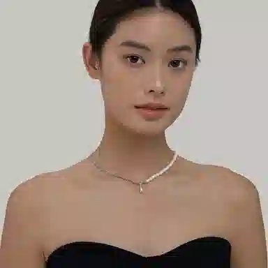 925