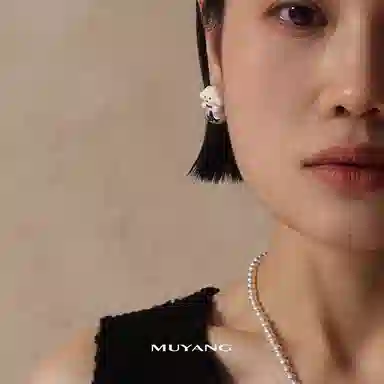 925