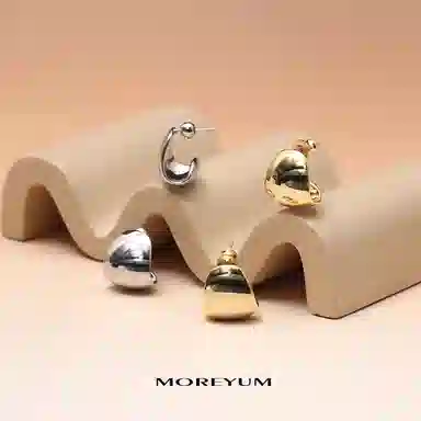 925