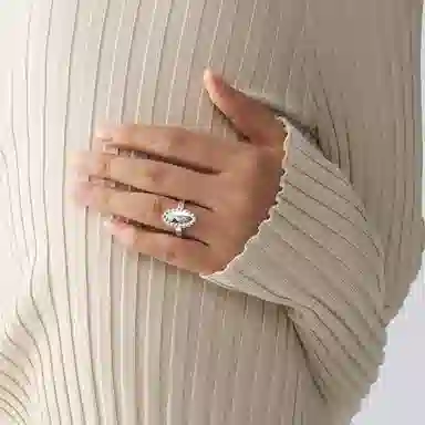 925