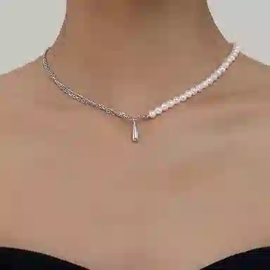 925