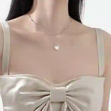 925