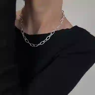 925