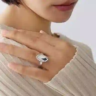 925