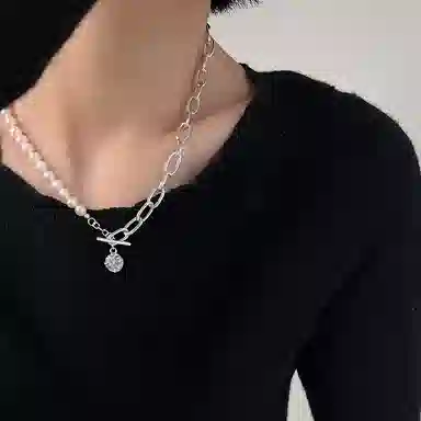 925