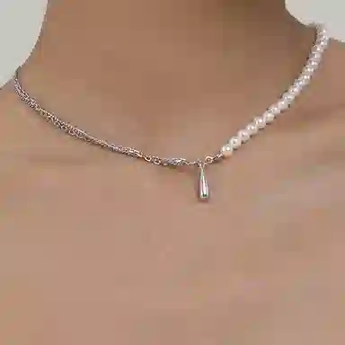 925