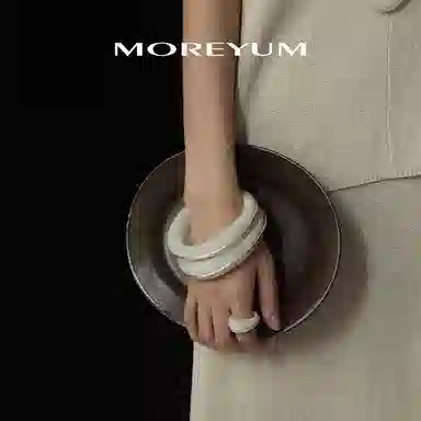 慕阳 小众优雅 显白古典气质轻奢简约设计 日常精致百搭优雅大气休闲时尚 清冷氛围感素雅气质 精美礼盒 好运 树脂 手镯 女款