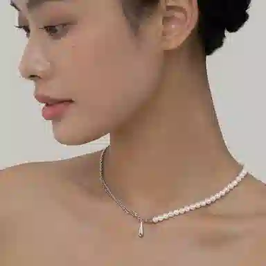 925