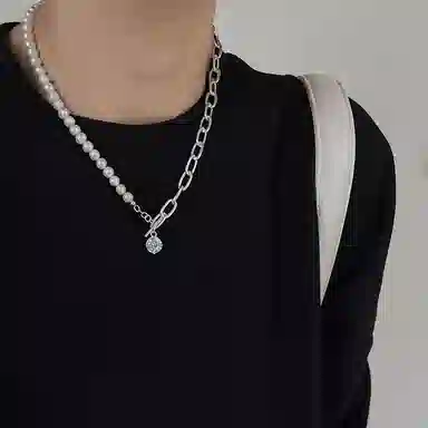 925