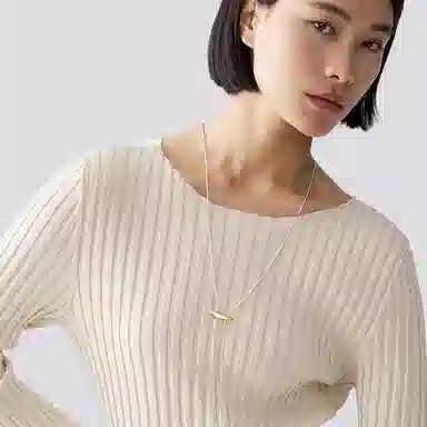 925