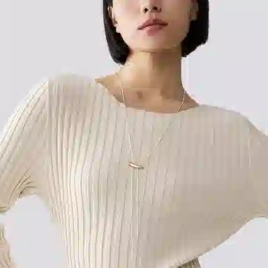 925