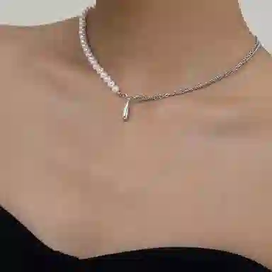 925