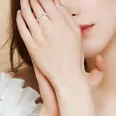 925