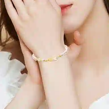 925