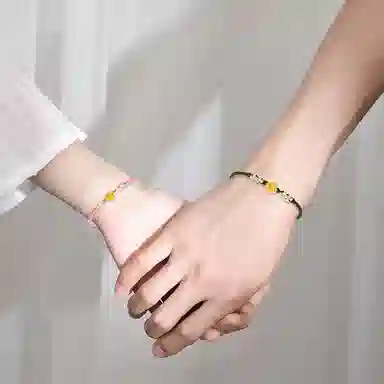 925