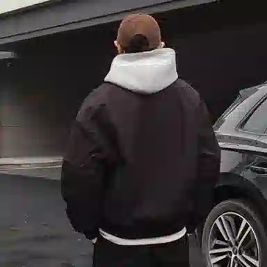 UNthemed cleanfitbomber