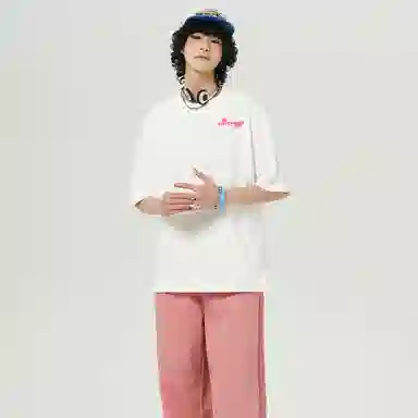 UNthemed T
