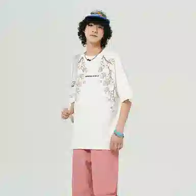 UNthemed T