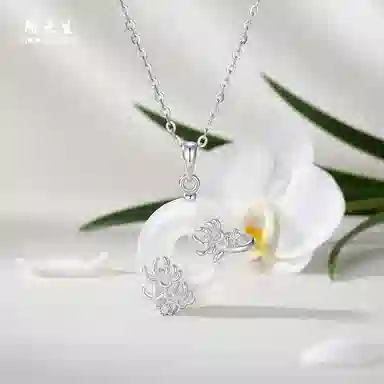 周大生 锁骨链幸运花神质感高级时尚百搭极简大气瑞福平安扣#好运天然 玉髓 项链 女款