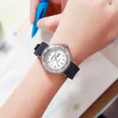 三达石英手表学生男女同款户外防水夜光简约可爱日历透明表壳国表 黑色表盘男女同款石英机芯