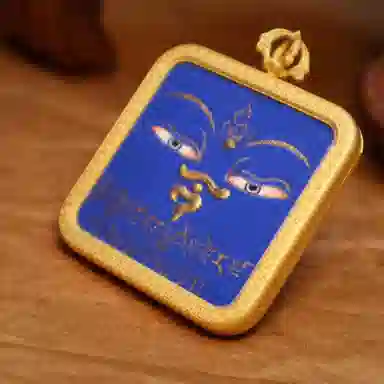 玉临门 国潮平安健康 药师佛法眼加心咒可爱版唐卡热贡手绘 合金 吊坠 男女同款情侣款