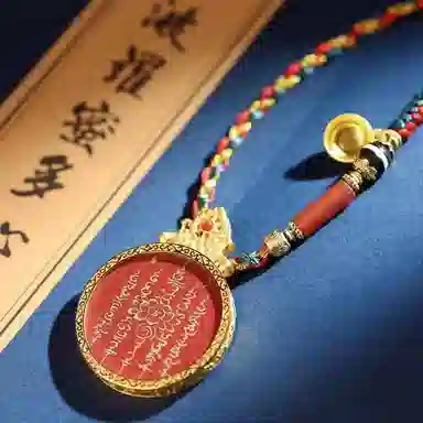 玉临门 新中式民族风顺利人缘财运健康莲花五条圆形唐卡热贡手绘 合金 吊坠 男女同款情侣款 送 男 女朋友 七 夕礼 物 礼盒包装