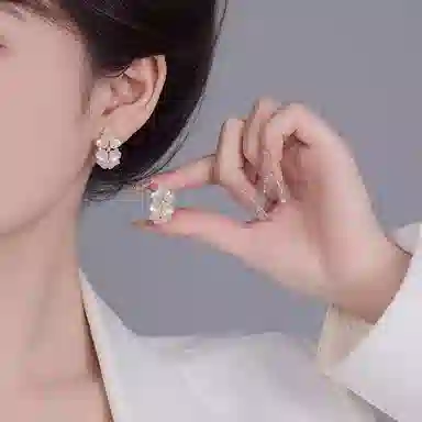 Suddenly lucky INS 925