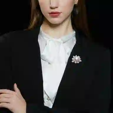 山一丸 时尚别针西服丝巾扣胸花潮气质中古风轻奢莲花 铜 胸针 女款