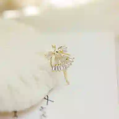 山一丸 防走光芭蕾舞创意衬衫领口固定衣服 铜镶锆石 胸针 女款