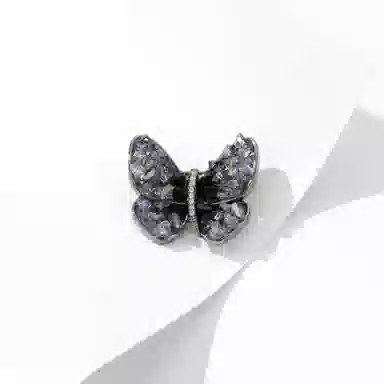 山一丸 气质防走光别针轻奢个性胸花衣服配饰小众精致蝴蝶 环保铜 胸针 女款