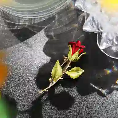 山一丸 红色玫瑰花高档情侣胸花别针 胸针 女款