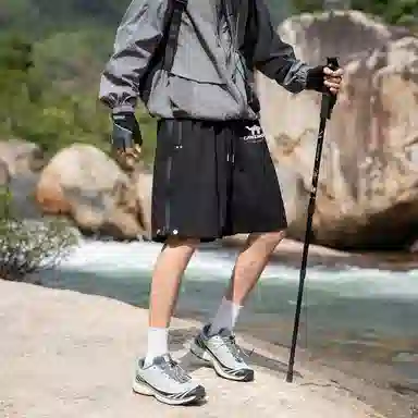 领航骆驼 美式速干透气纯色户外运动直筒休闲短裤 男女同款