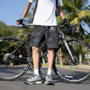 领航骆驼 美式速干透气纯色户外运动直筒休闲短裤 男女同款