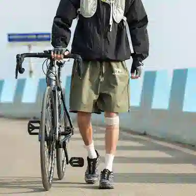 领航骆驼 美式速干透气纯色户外运动直筒休闲短裤 男女同款