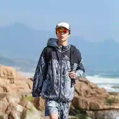 领航骆驼 山系户外防紫外线轻薄透气登山徒步防晒服 男女同款