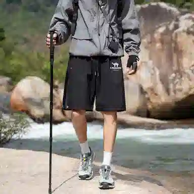 领航骆驼 美式速干透气纯色户外运动直筒休闲短裤 男女同款