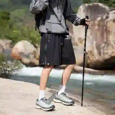 领航骆驼 美式速干透气纯色户外运动直筒休闲短裤 男女同款