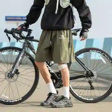 领航骆驼 美式速干透气纯色户外运动直筒休闲短裤 男女同款