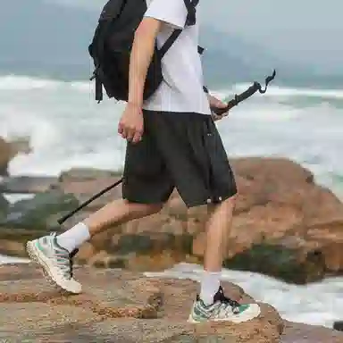 领航骆驼 美式速干透气纯色户外运动直筒休闲短裤 男女同款