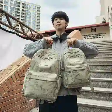 帕克熊 暗纹低调简约休闲韩系轻便大容量学生上课步行运动潮 尼龙 双肩包 男女同款情侣款 多色