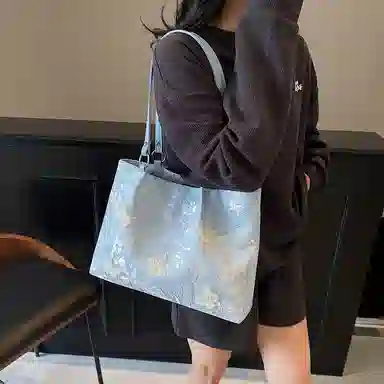 WORM'S HOME Tote Bag