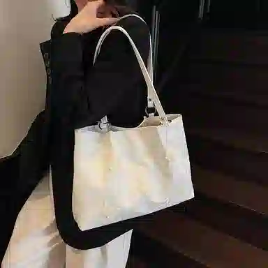 WORM'S HOME Tote Bag