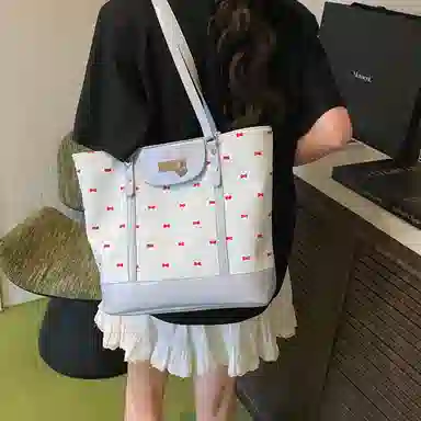 WORM'S HOME PU Tote