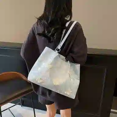 WORM'S HOME Tote Bag