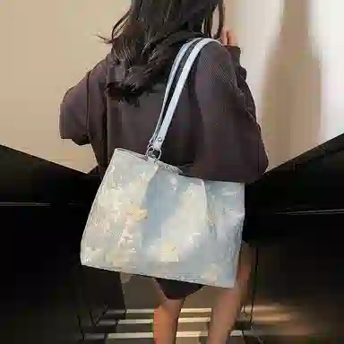 WORM'S HOME Tote Bag