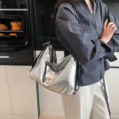 WORM'S HOME ins PU Tote