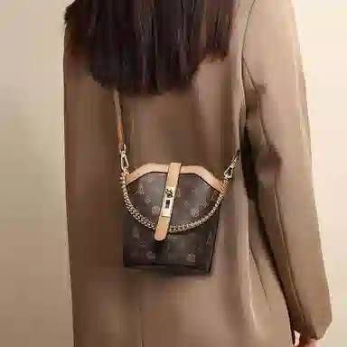 老人头 时尚小众简约休闲 合成革 单肩包斜挎包 常规 女款 咖色