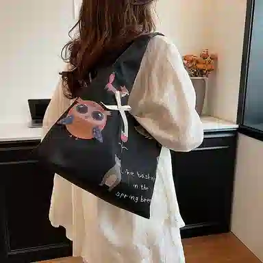 伊曼家 可爱涂鸦帆布包百搭大容量手提包包 尼龙 单肩包 女款 米白色/黑色